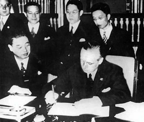 Anti-Comintern_Pact_signing_1936