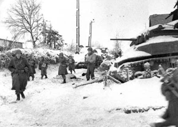 how many german tanks were in the battle of the bulge