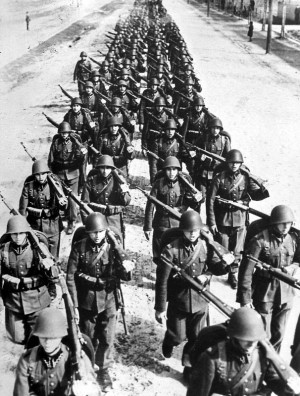 Polish_infantry_marching_-2_1939